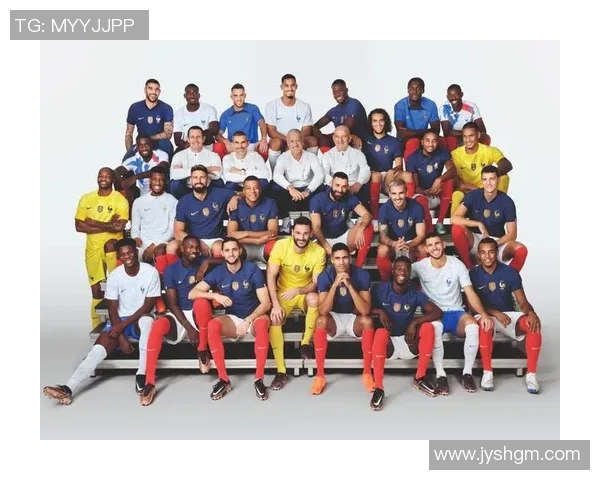 法国足球明星时尚穿搭解析引领潮流风向标